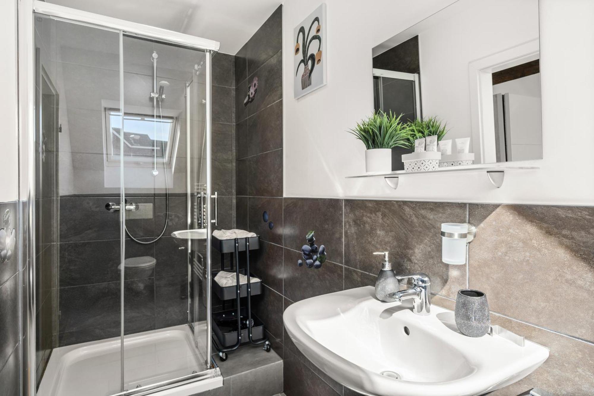 Mola Apartments-Charmante Ferienwohnung Im Herdecke Zentrum Fuer 3 Personen-Grosse Dachterrasse-Grill-Gratis Parken-Wlan المظهر الخارجي الصورة
